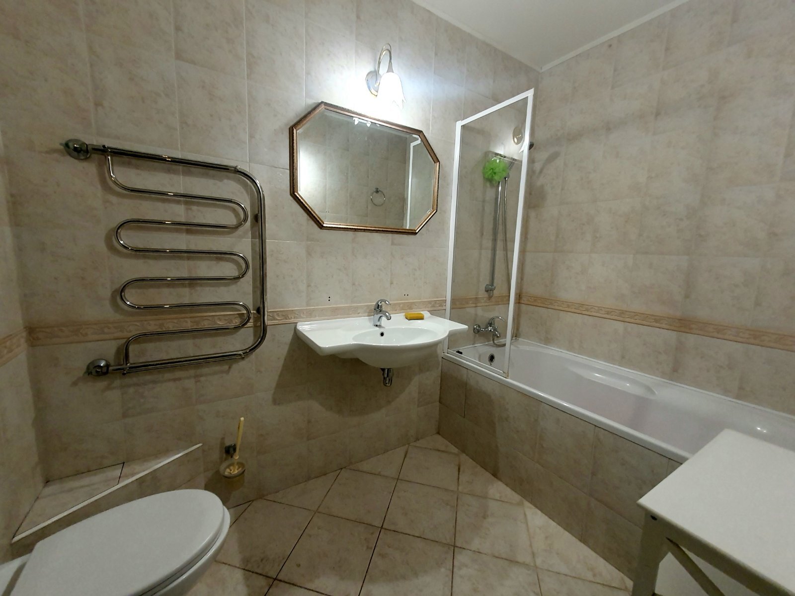 Оренда 3-кімнатної квартири 200 м², Костянтинівська вул.