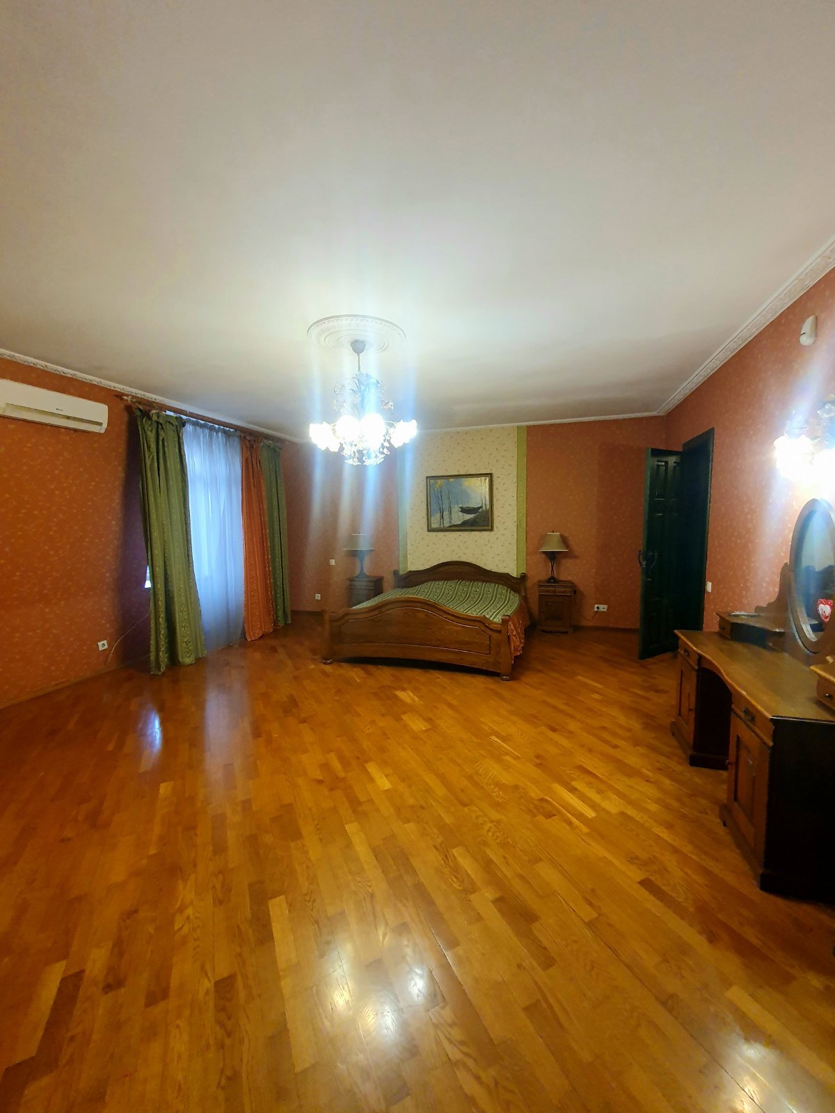 Оренда 3-кімнатної квартири 200 м², Костянтинівська вул.