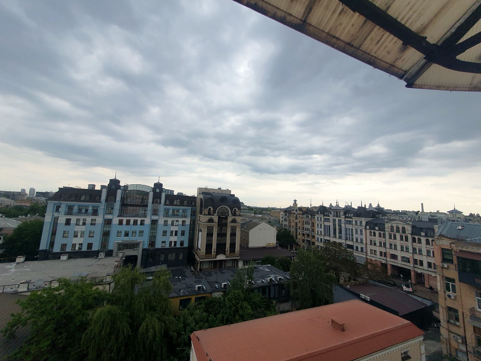Оренда 3-кімнатної квартири 200 м², Костянтинівська вул.