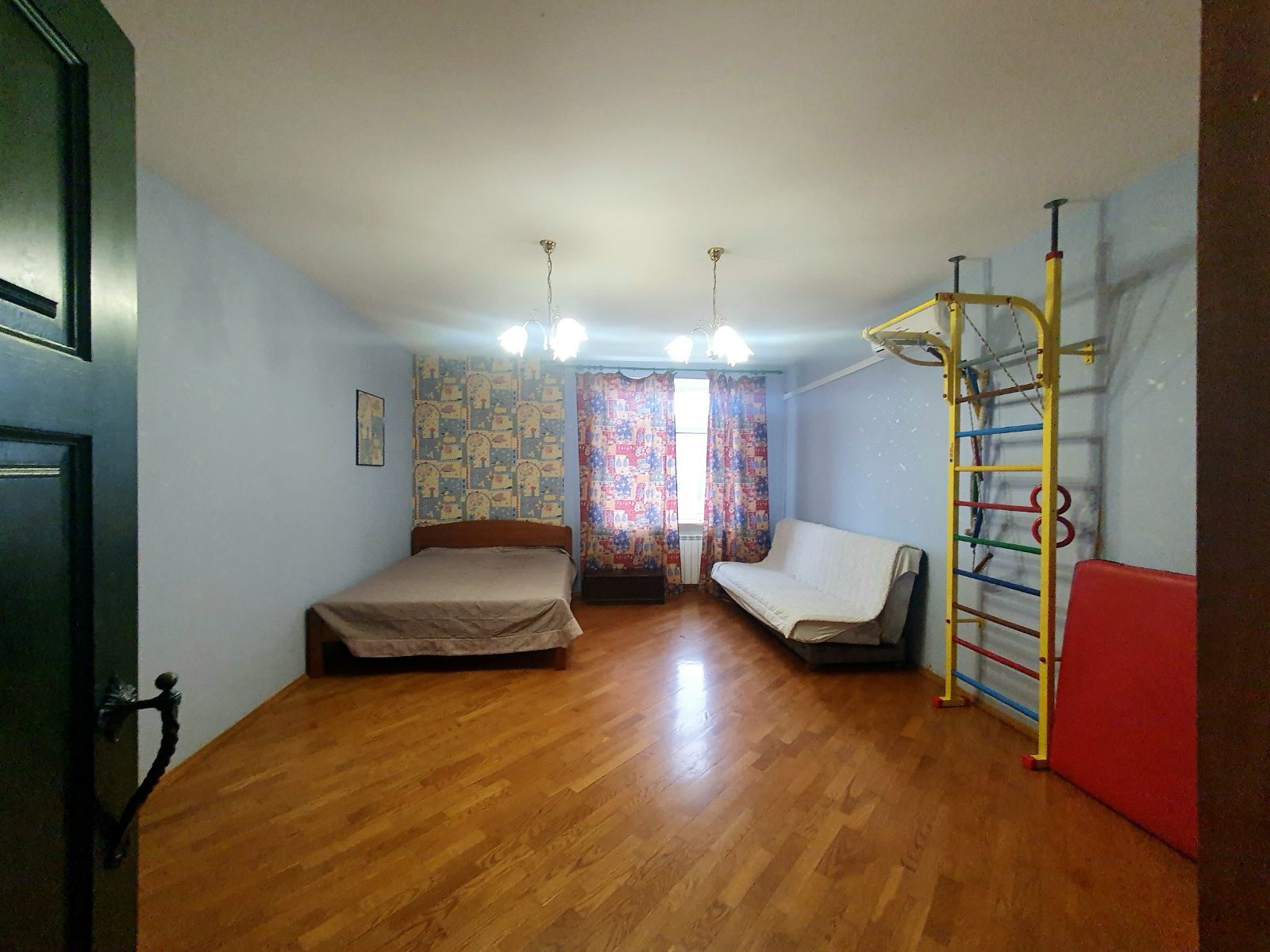 Оренда 3-кімнатної квартири 200 м², Костянтинівська вул.