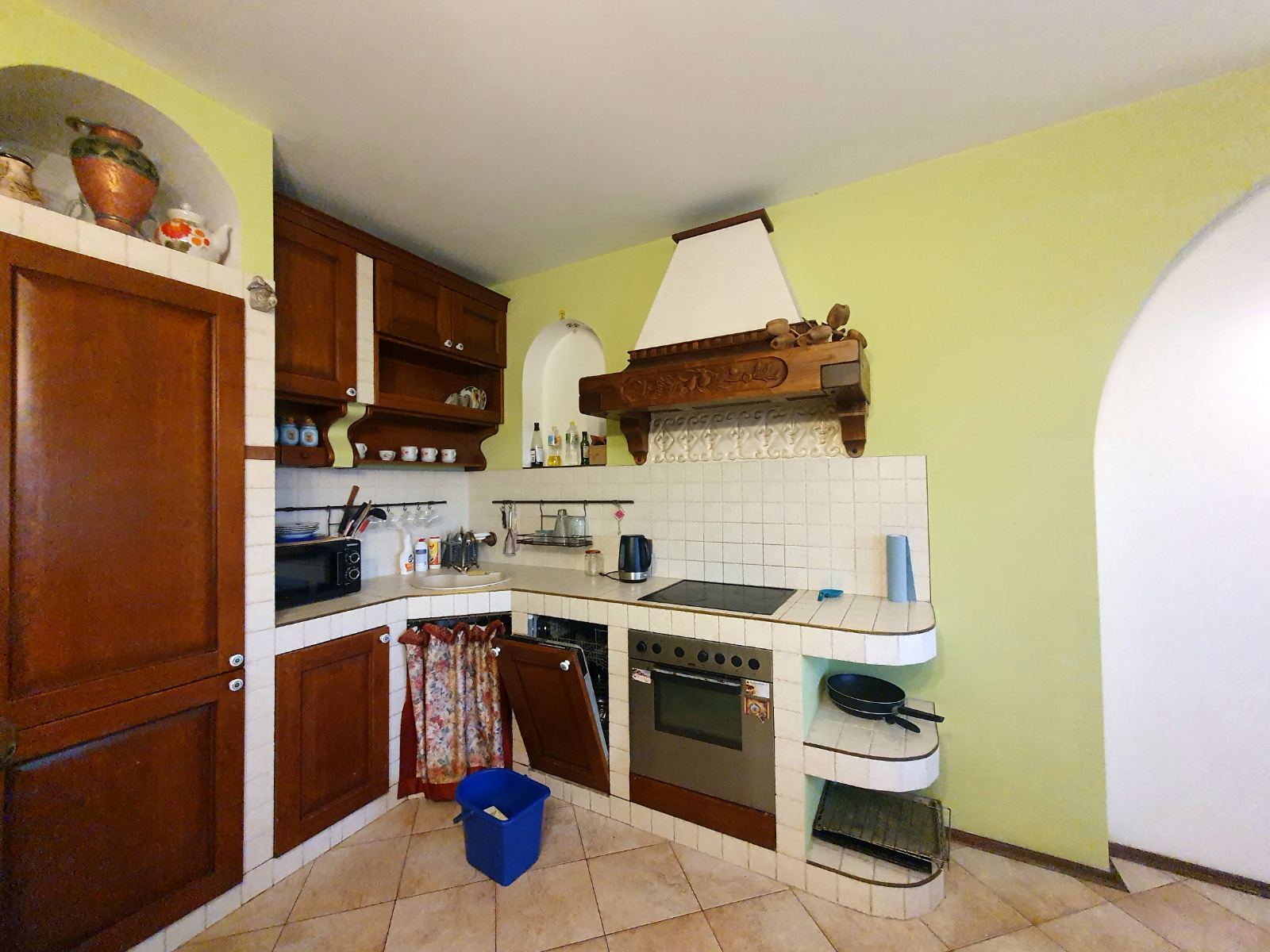 Оренда 3-кімнатної квартири 200 м², Костянтинівська вул.