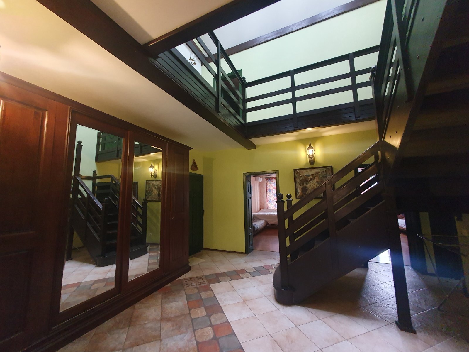 Оренда 3-кімнатної квартири 200 м², Костянтинівська вул.