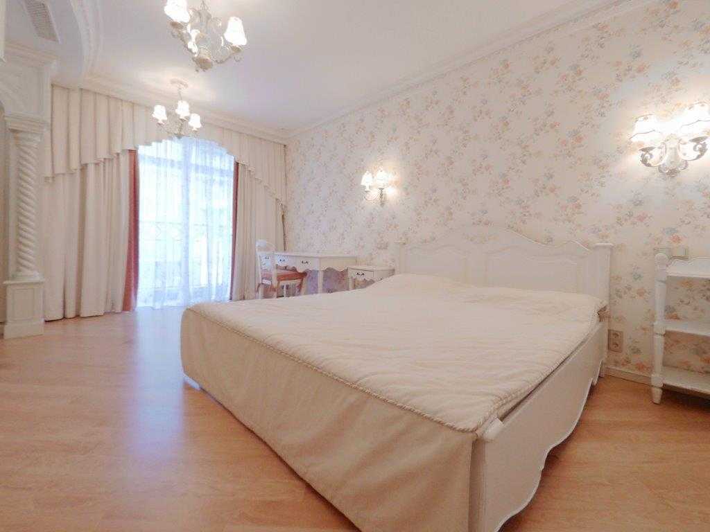 Оренда 4-кімнатної квартири 144.9 м², Інститутська вул., 18