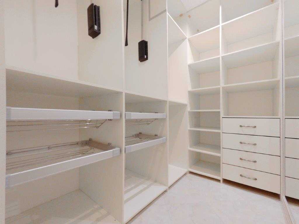 Оренда 4-кімнатної квартири 144.9 м², Інститутська вул., 18