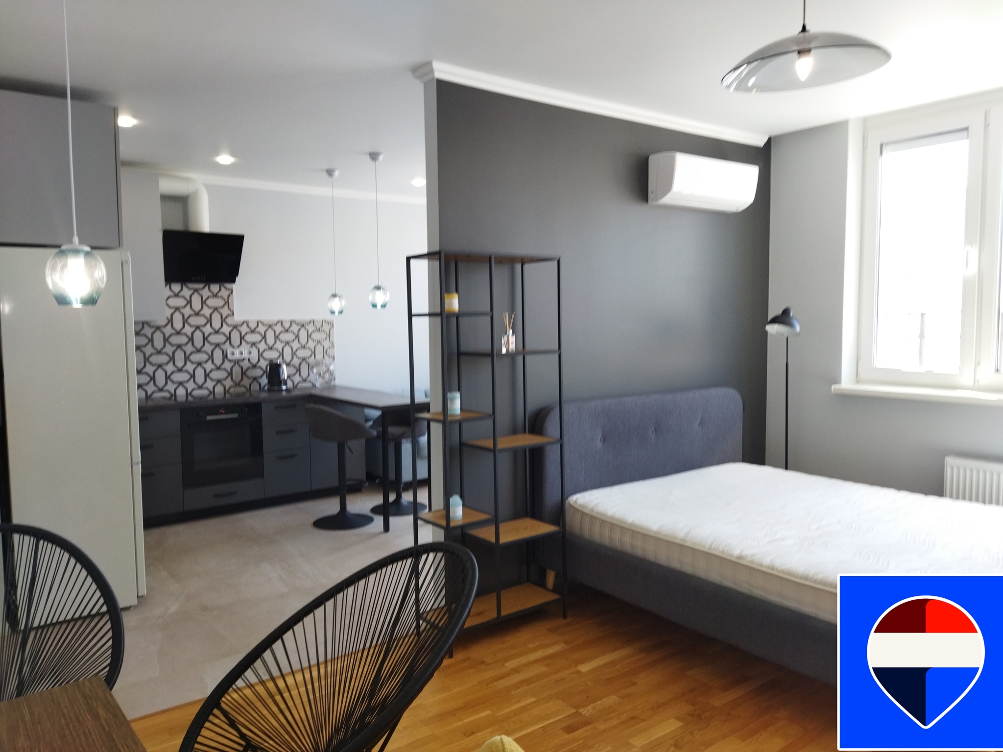 Оренда студії 51 м², Драгоманова вул., 4А