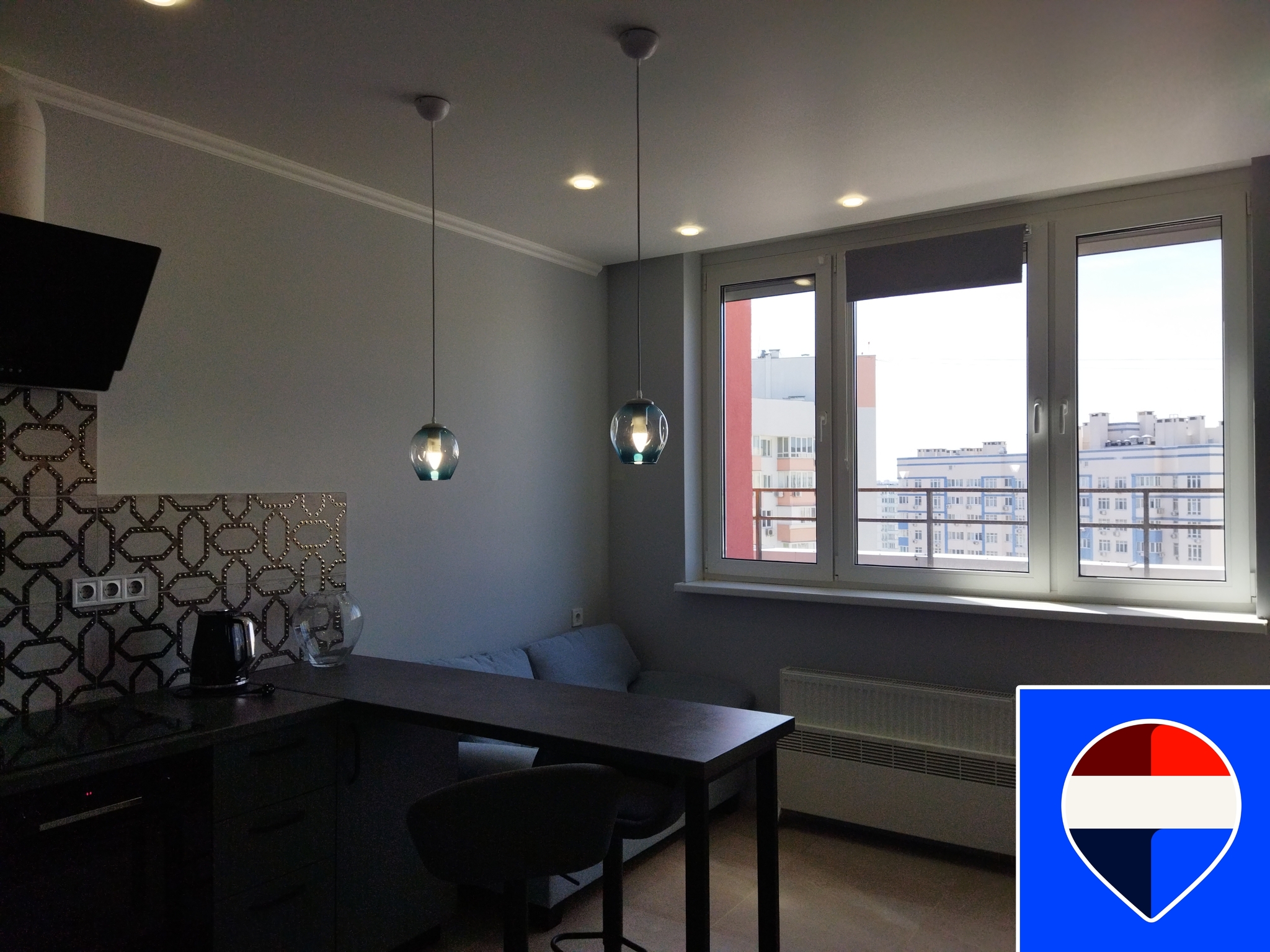 Оренда студії 51 м², Драгоманова вул., 4А