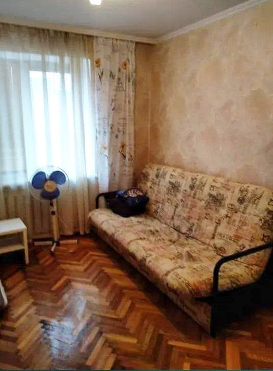 Продаж 3-кімнатної квартири 64 м², Нахімова вул.