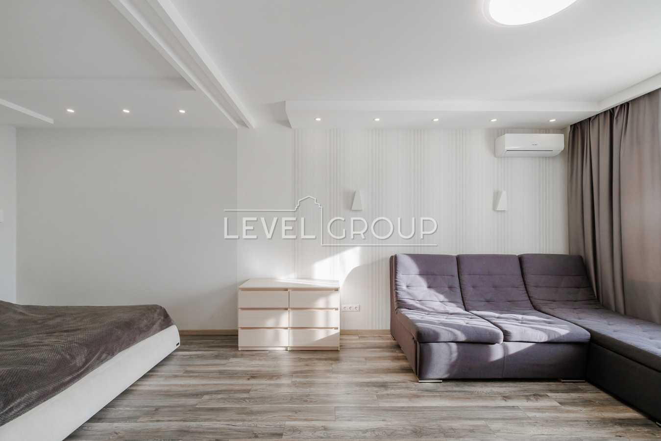 Продажа 1-комнатной квартиры 56.4 м², Ревуцкого ул., 9