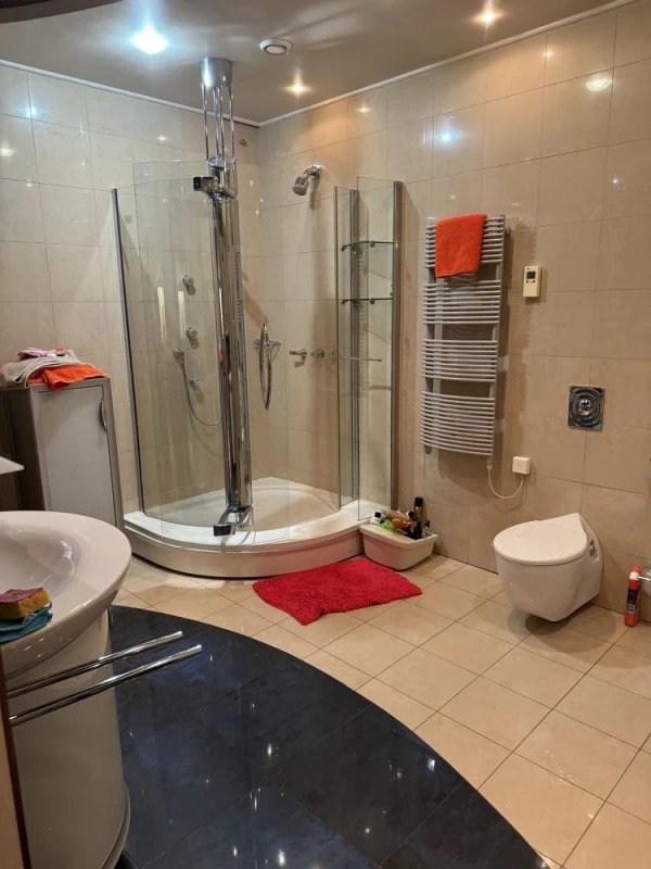 Продажа 3-комнатной квартиры 183 м²