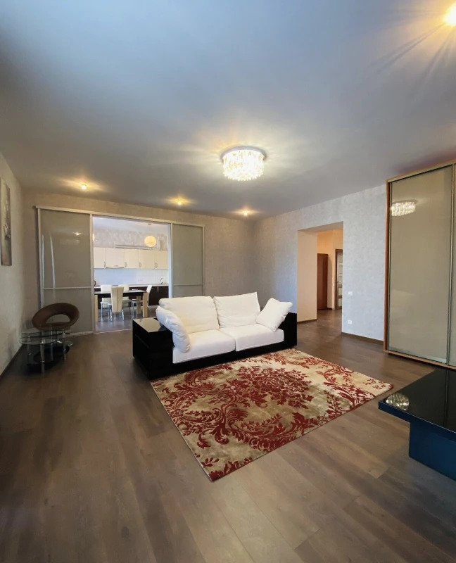 Продажа 2-комнатной квартиры 143 м²
