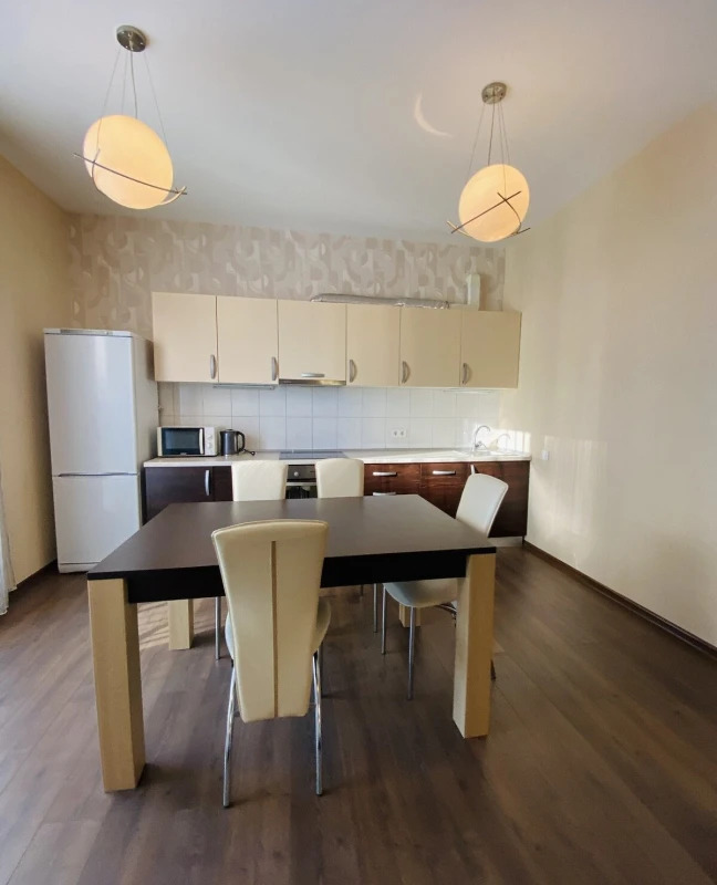 Продажа 2-комнатной квартиры 143 м²