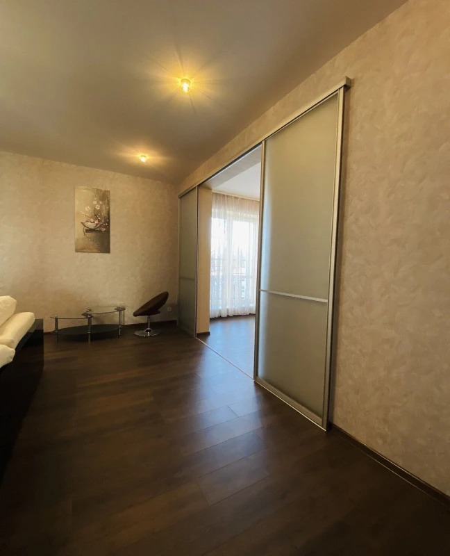 Продажа 2-комнатной квартиры 143 м²