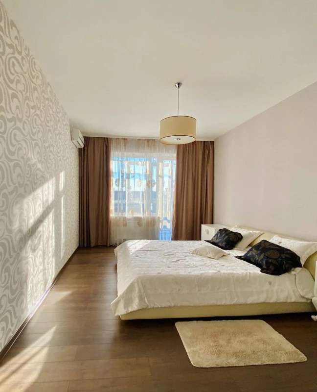 Продажа 2-комнатной квартиры 143 м²