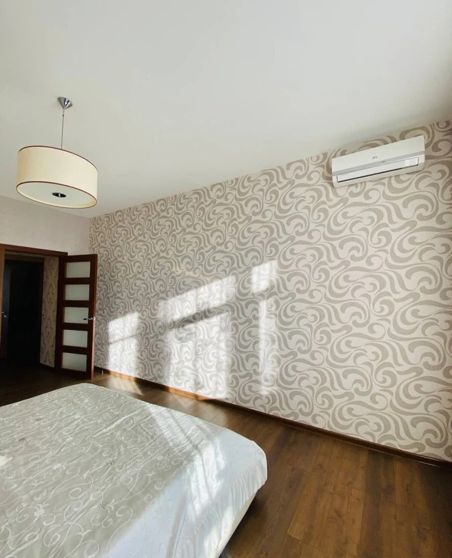 Продажа 2-комнатной квартиры 143 м²