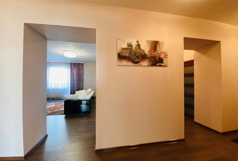 Продажа 2-комнатной квартиры 143 м²