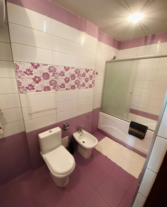Продажа 2-комнатной квартиры 143 м²