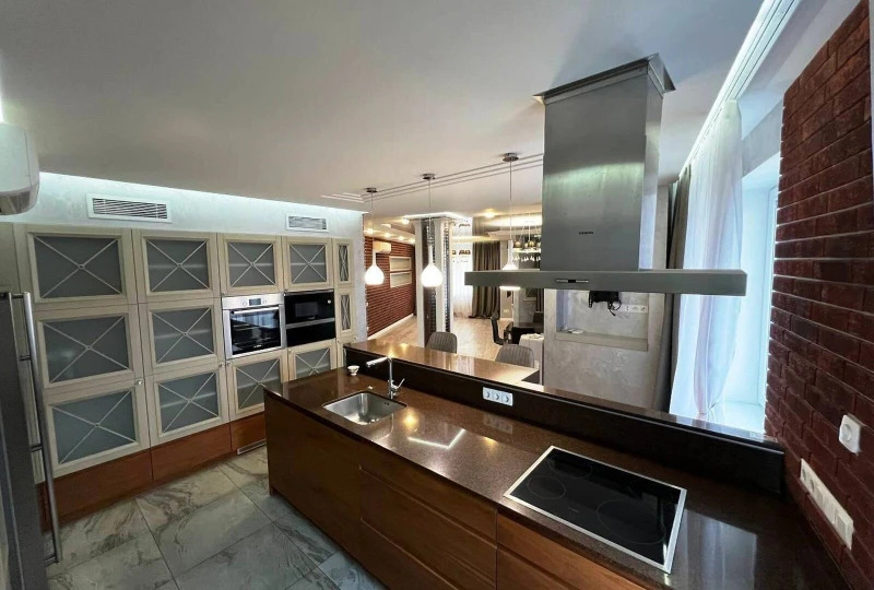 Продажа 2-комнатной квартиры 144 м²