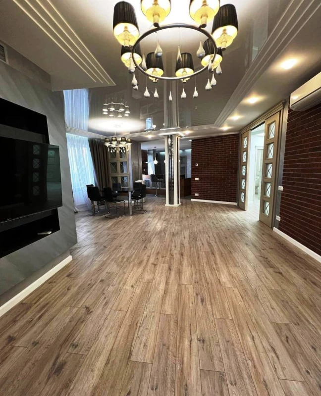 Продажа 2-комнатной квартиры 144 м²
