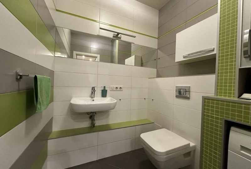 Продажа 2-комнатной квартиры 77 м²