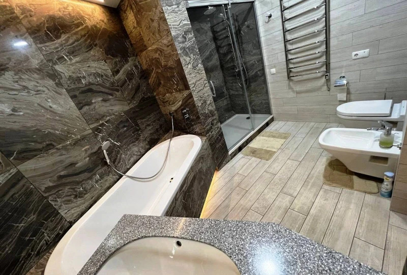 Продаж 2-кімнатної квартири 144 м²