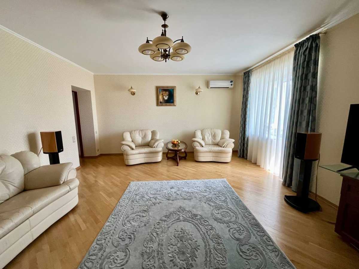 Продажа 3-комнатной квартиры 87.4 м², Златоустовская ул., 1