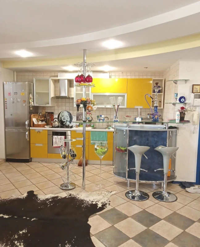 Продажа 2-комнатной квартиры 86 м²