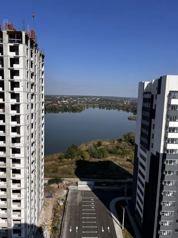 Продажа 2-комнатной квартиры 63 м²