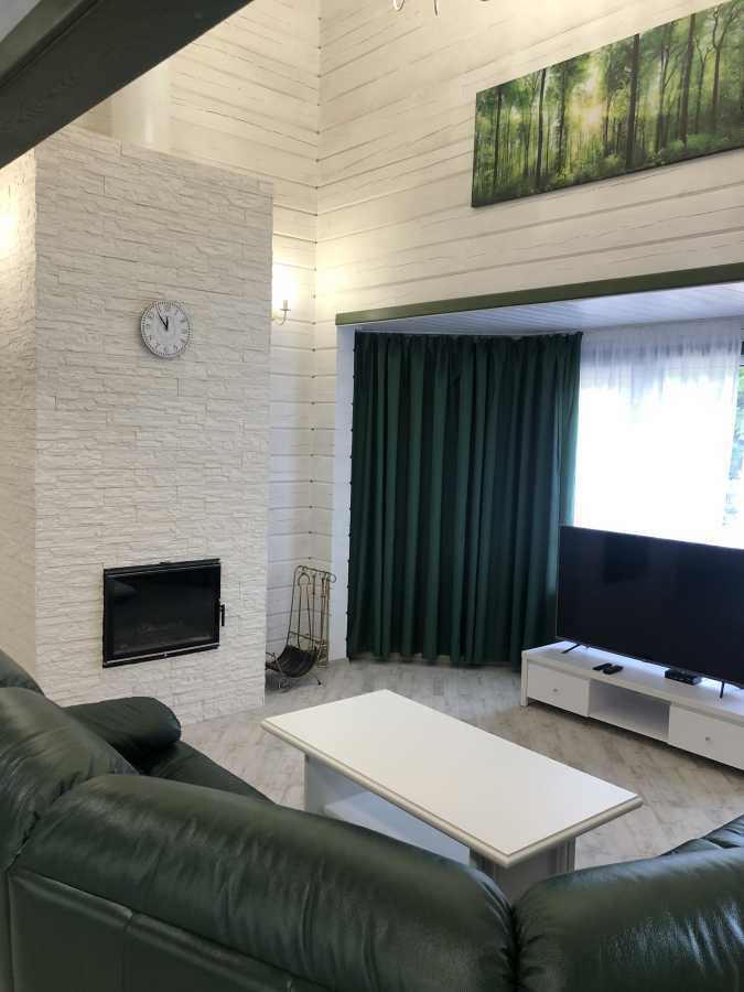 Дом посуточно 250 м², Деснянська, 17