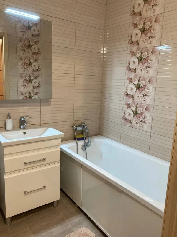 Продаж 1-кімнатної квартири 42 м²