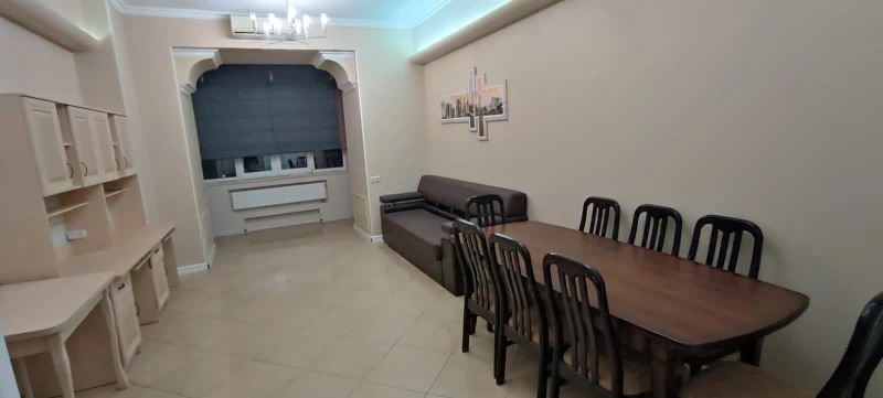 Аренда 5-комнатной квартиры 200 м²