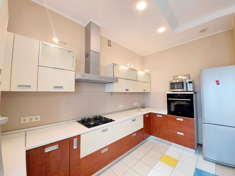 Аренда 4-комнатной квартиры 160 м²