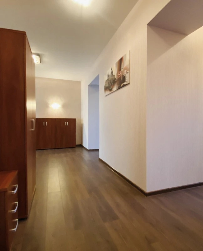 Продажа 2-комнатной квартиры 143 м²