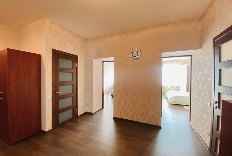 Продажа 2-комнатной квартиры 143 м²