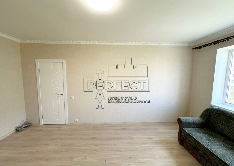 Продаж 1-кімнатної квартири 37 м², Оболонський просп., 25