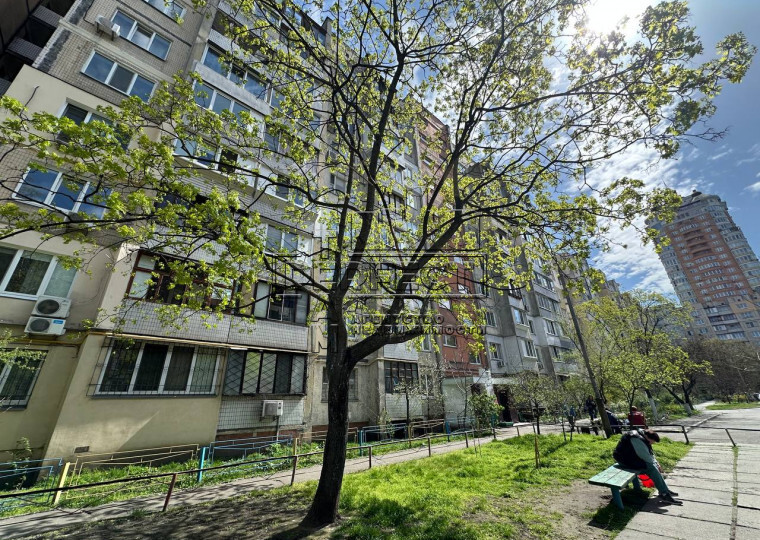 Продаж 1-кімнатної квартири 37 м², Оболонський просп., 25