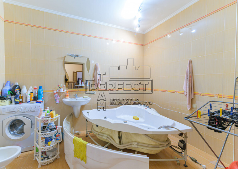 Продаж 4-кімнатної квартири 190 м², Павлівська вул., 17