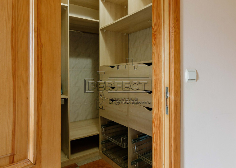Продаж 5-кімнатної квартири 356 м², Богдана Хмельницького вул., 86