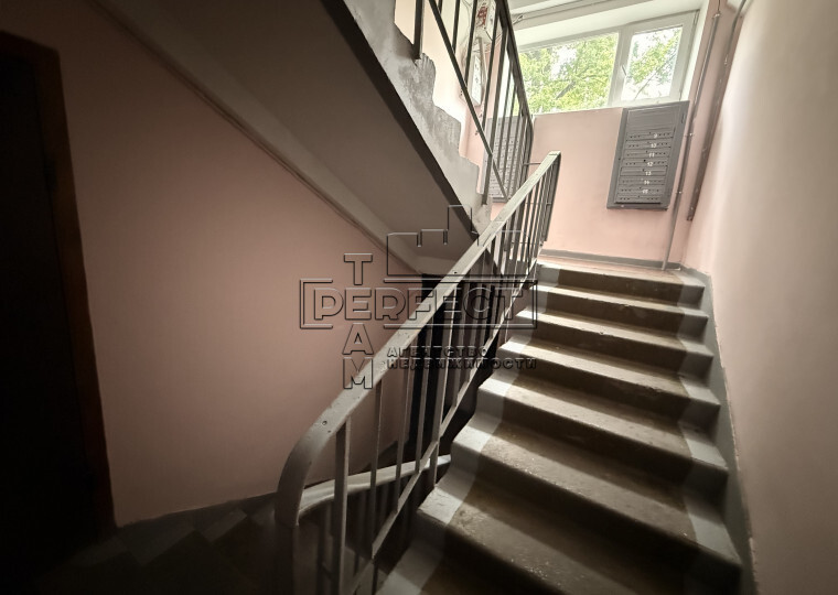 Продаж 1-кімнатної квартири 34 м², Юності вул., 4