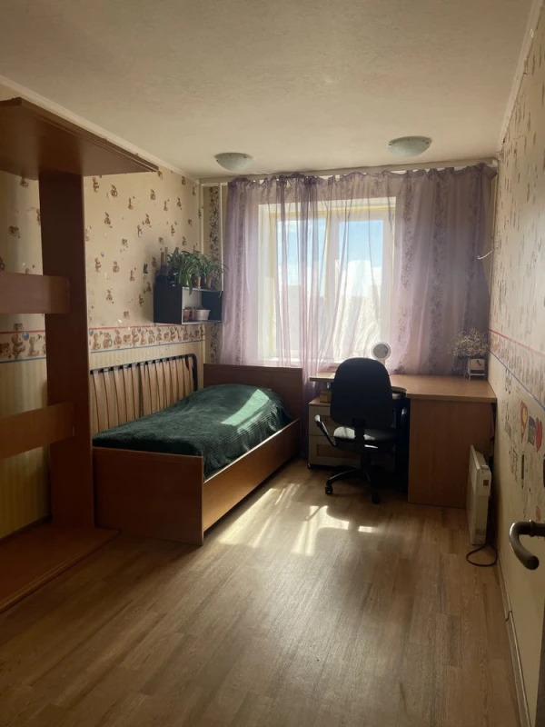 Продажа 4-комнатной квартиры 76 м²