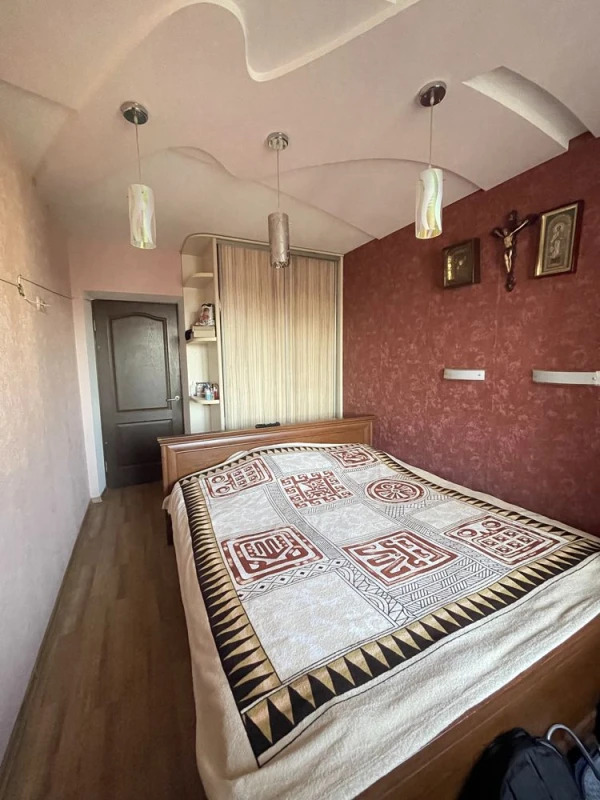 Продажа 4-комнатной квартиры 76 м²
