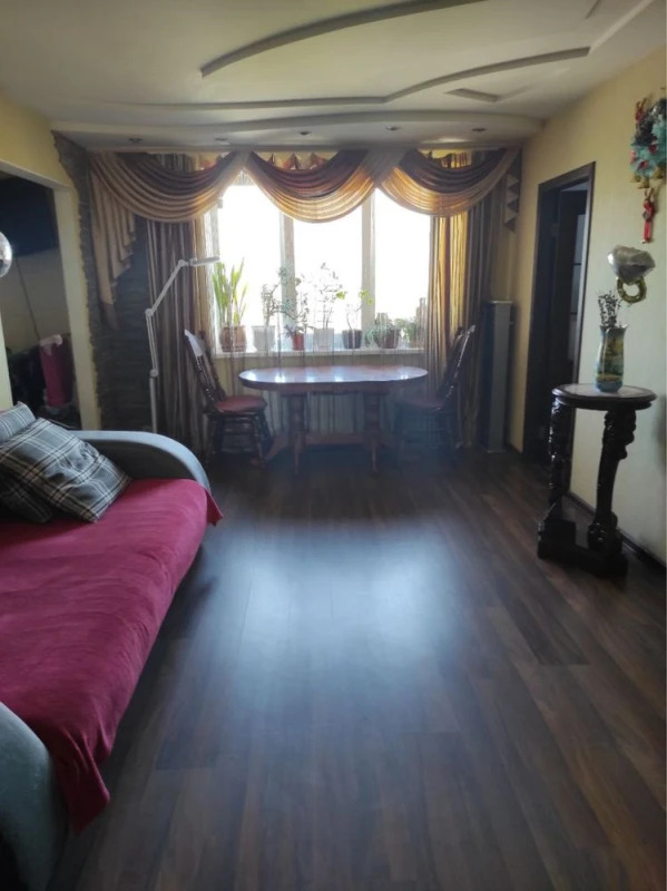 Продажа 4-комнатной квартиры 76 м²