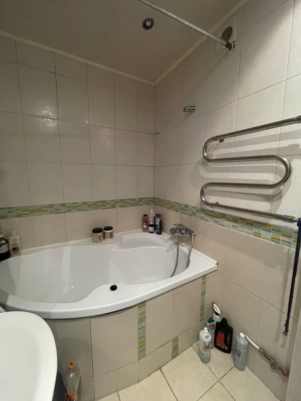 Продажа 4-комнатной квартиры 76 м²