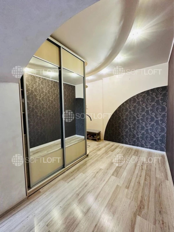 Продаж 1-кімнатної квартири 53 м²