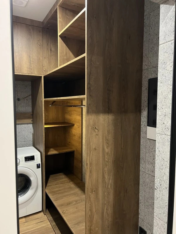 Продаж 1-кімнатної квартири 70 м²