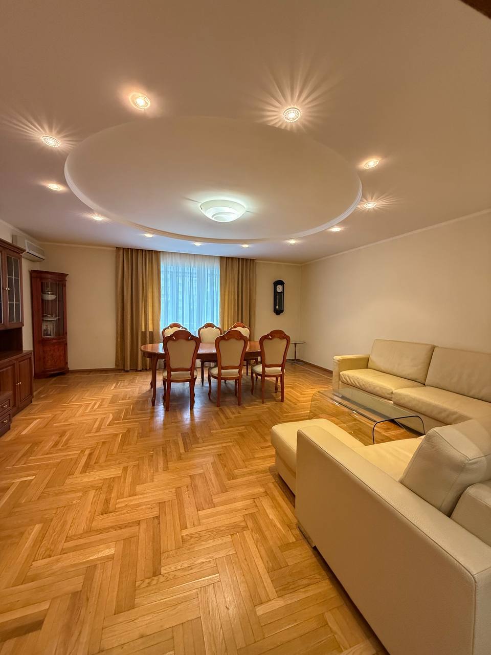 Оренда 3-кімнатної квартири 110 м², Ливарна вул.