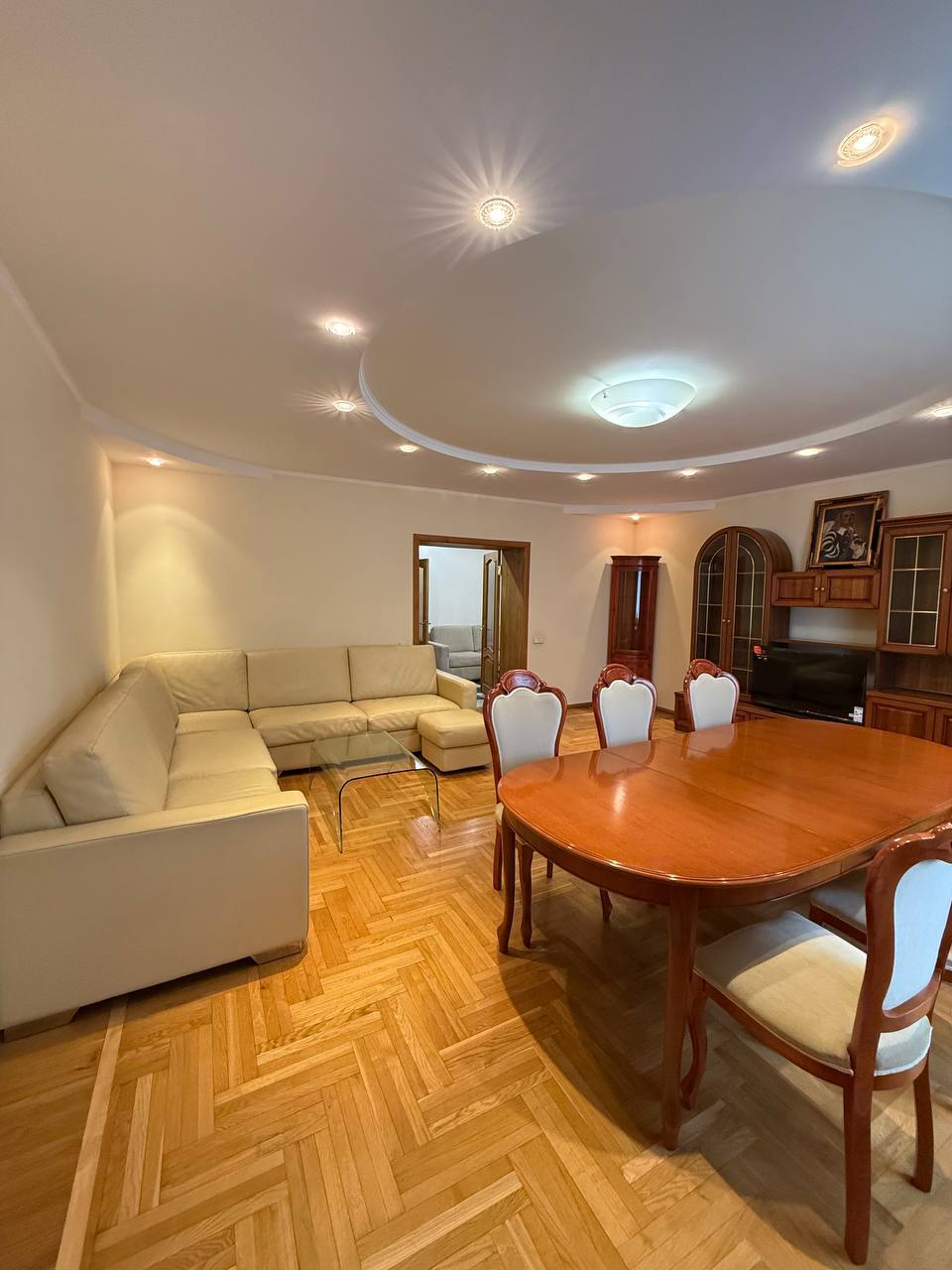 Оренда 3-кімнатної квартири 110 м², Ливарна вул.