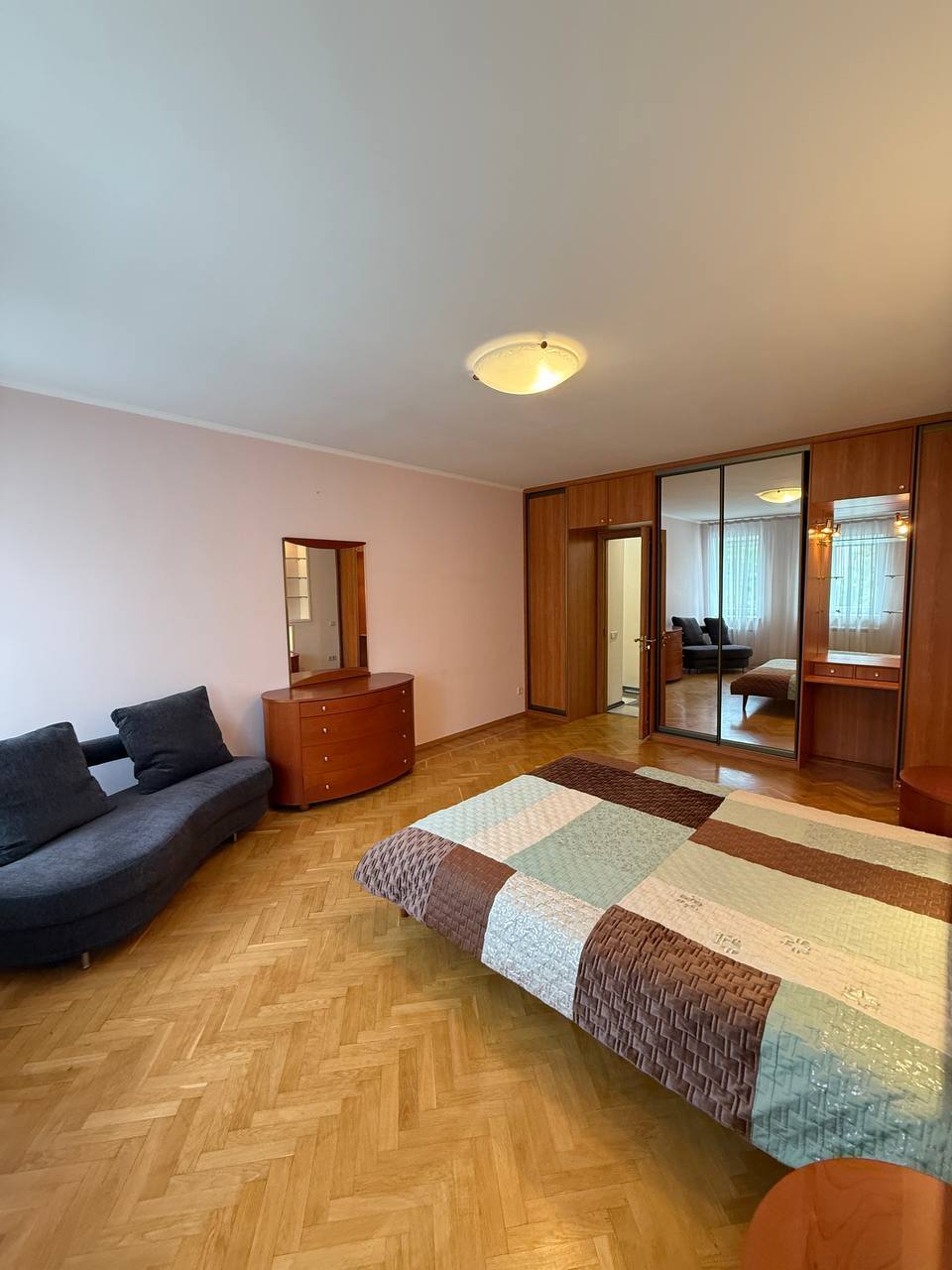 Оренда 3-кімнатної квартири 110 м², Ливарна вул.