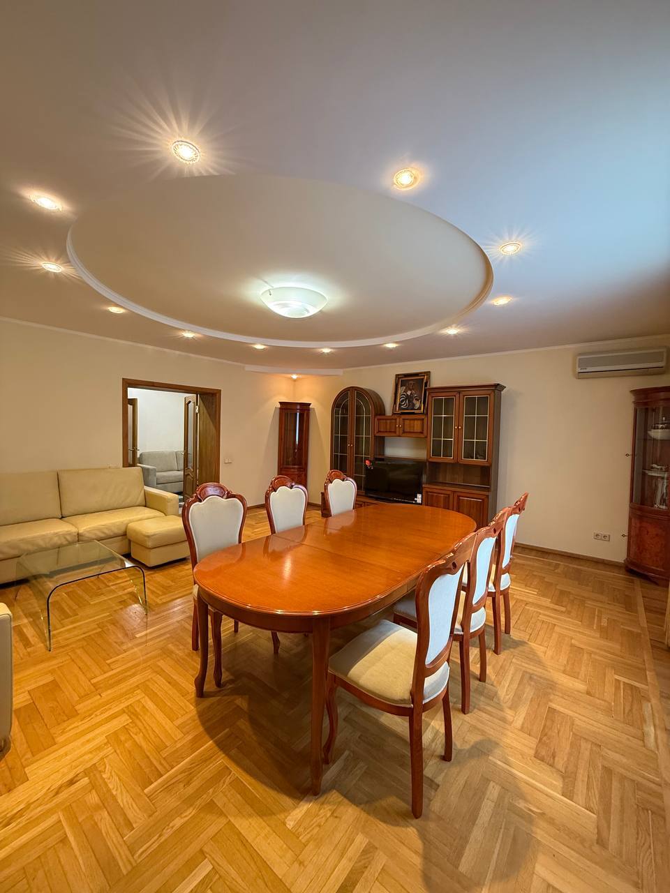Оренда 3-кімнатної квартири 110 м², Ливарна вул.