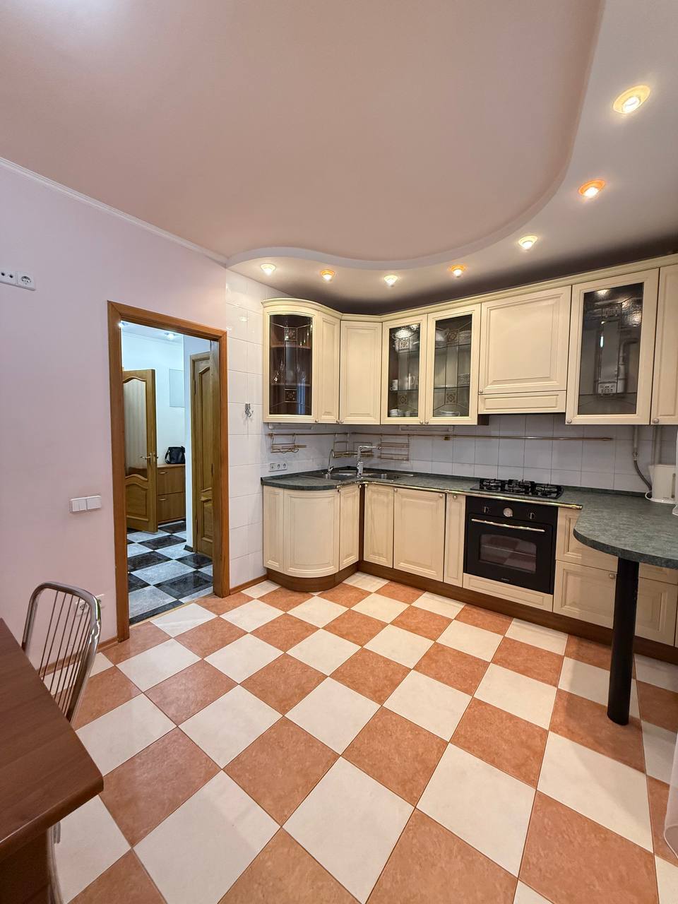 Оренда 3-кімнатної квартири 110 м², Ливарна вул.