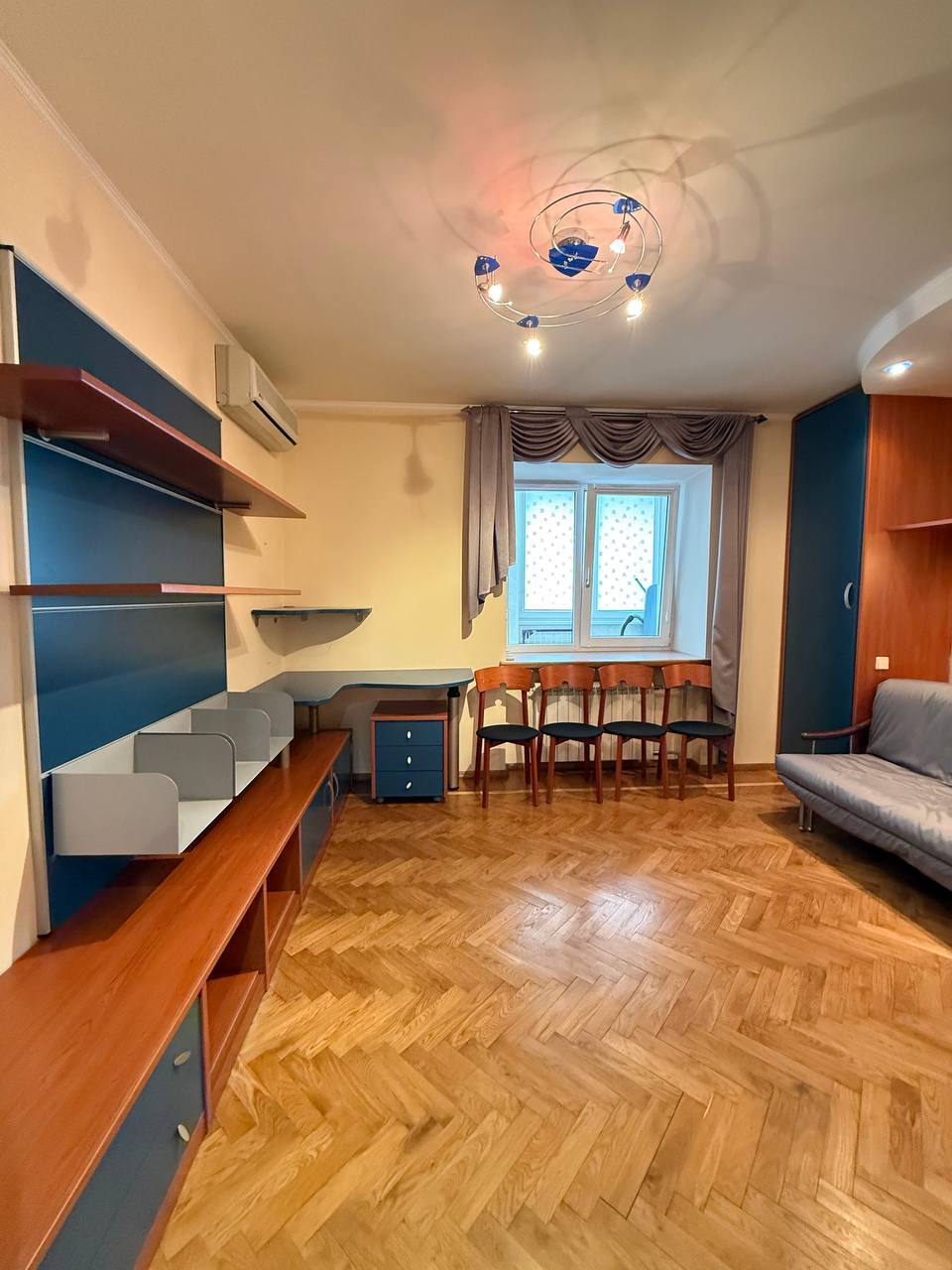 Оренда 3-кімнатної квартири 110 м², Ливарна вул.